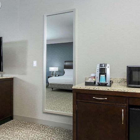 Hilton Garden Inn Shirlington Arlington Bagian luar foto