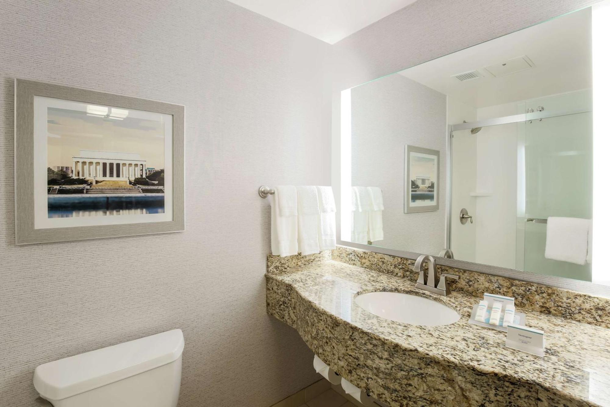 Hilton Garden Inn Shirlington Arlington Bagian luar foto