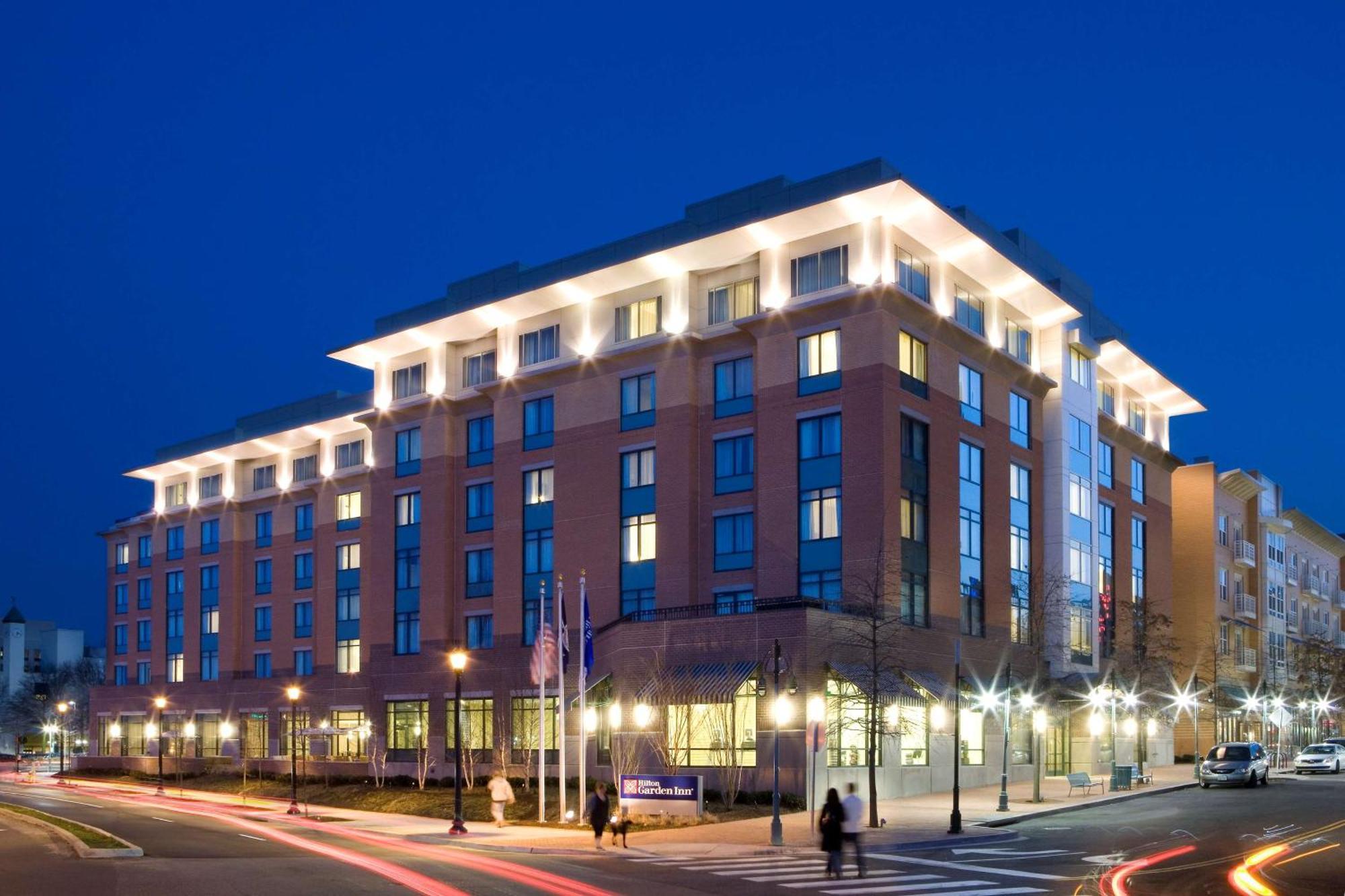 Hilton Garden Inn Shirlington Arlington Bagian luar foto